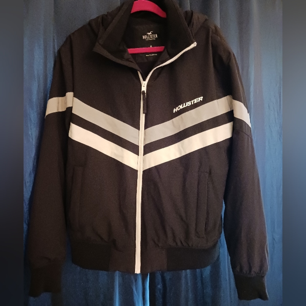 Hollister Jacket , Hoodie , mens Med , Black , Grey and white chevron stripe